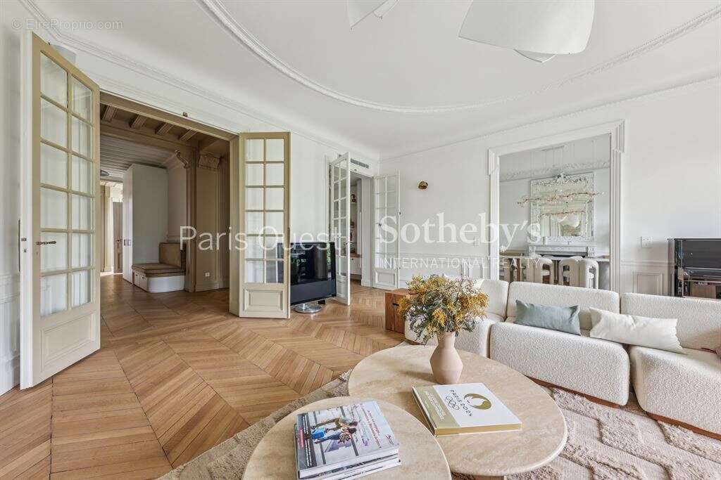 Appartement à PARIS-17E