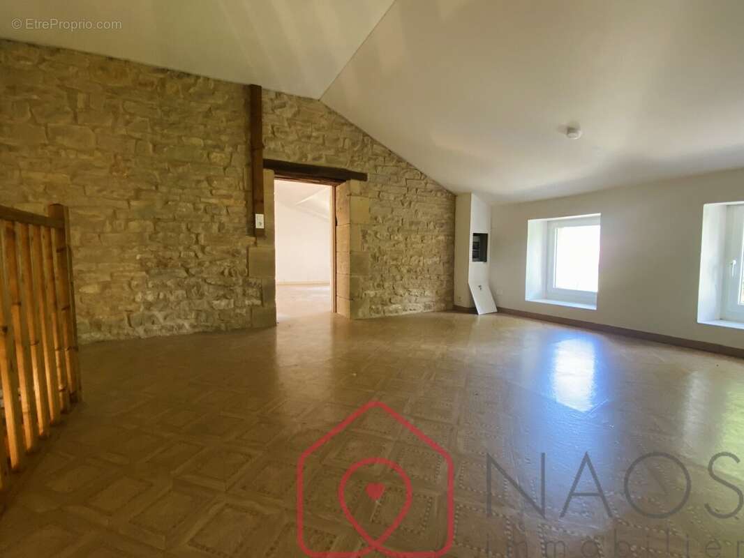 Maison de caractère en pierre de 191 m² - photo 12