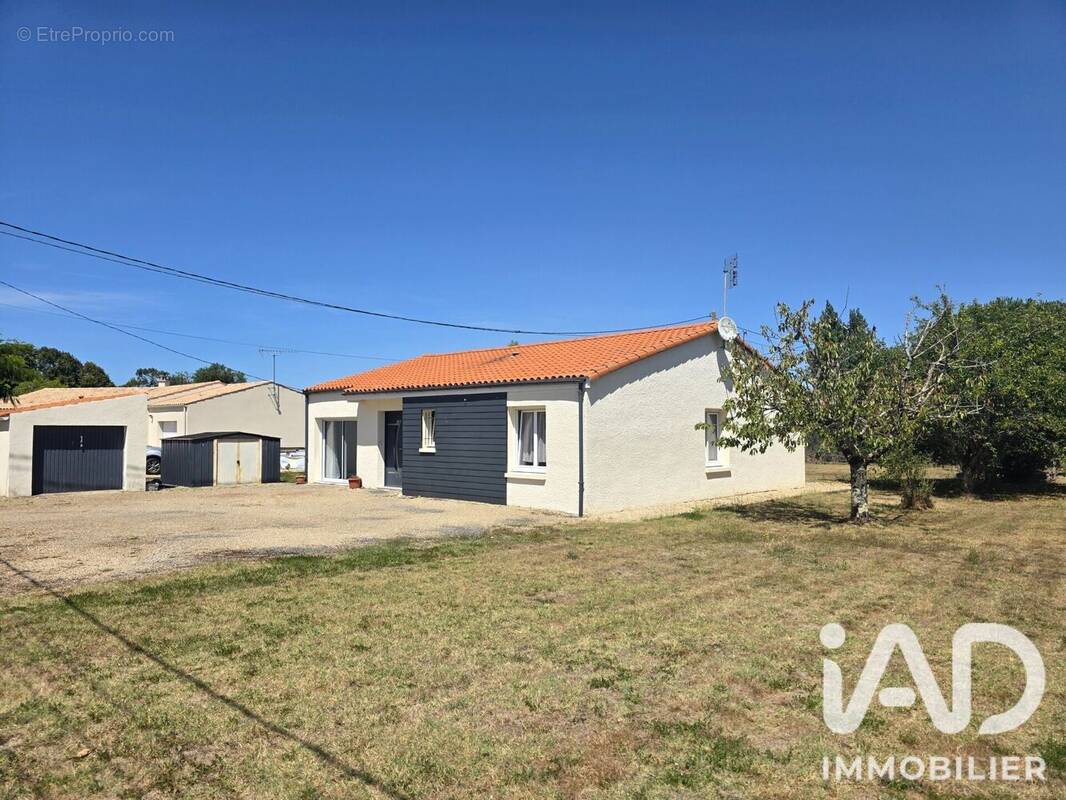 Photo 1 - Maison à SAINT-JUST-LUZAC