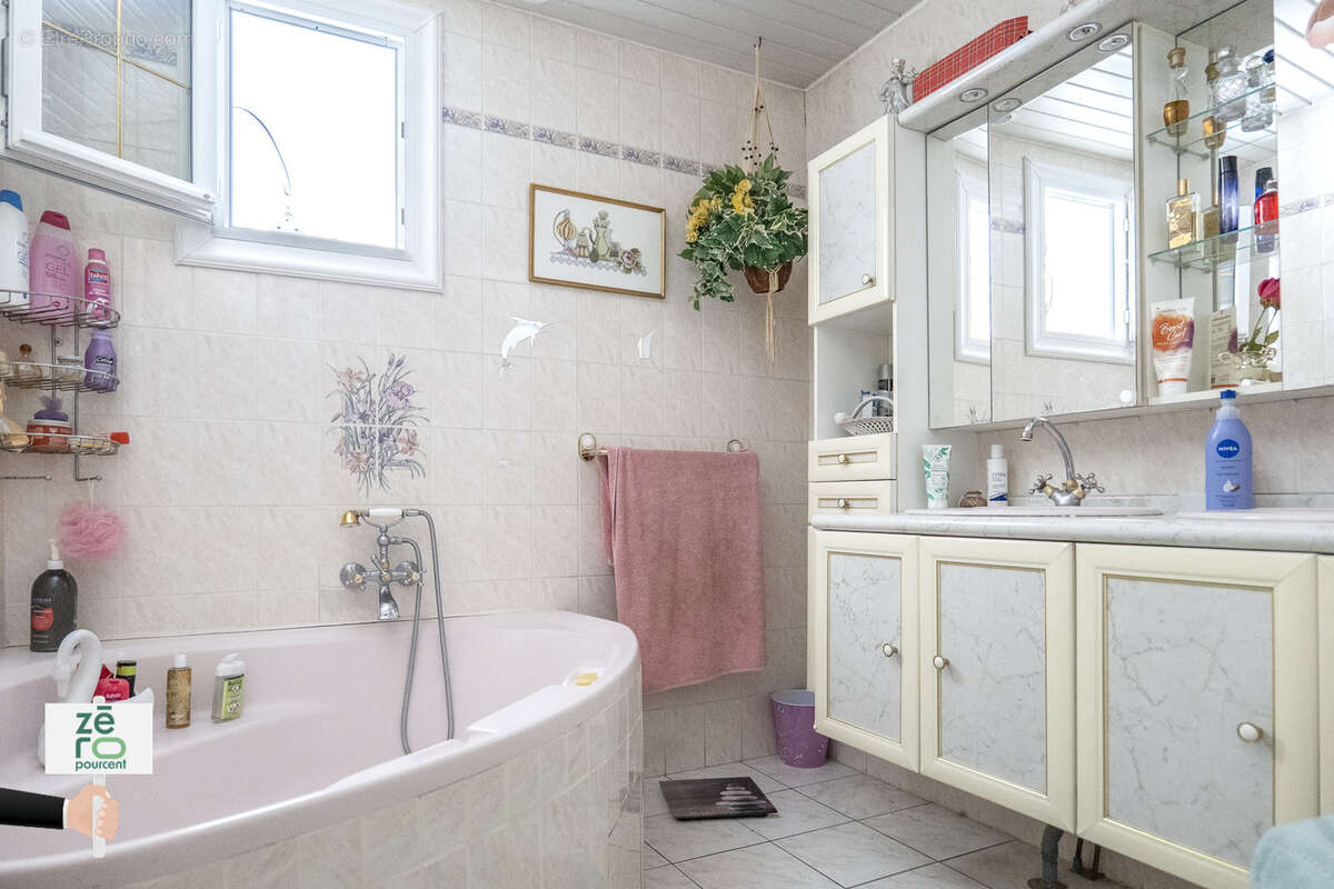 Maison à CHAMPAGNE-LES-MARAIS