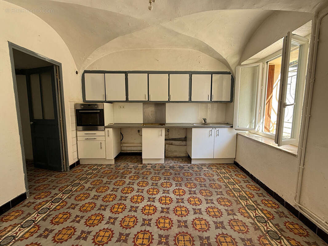 Maison à LA ROQUE-D'ANTHERON