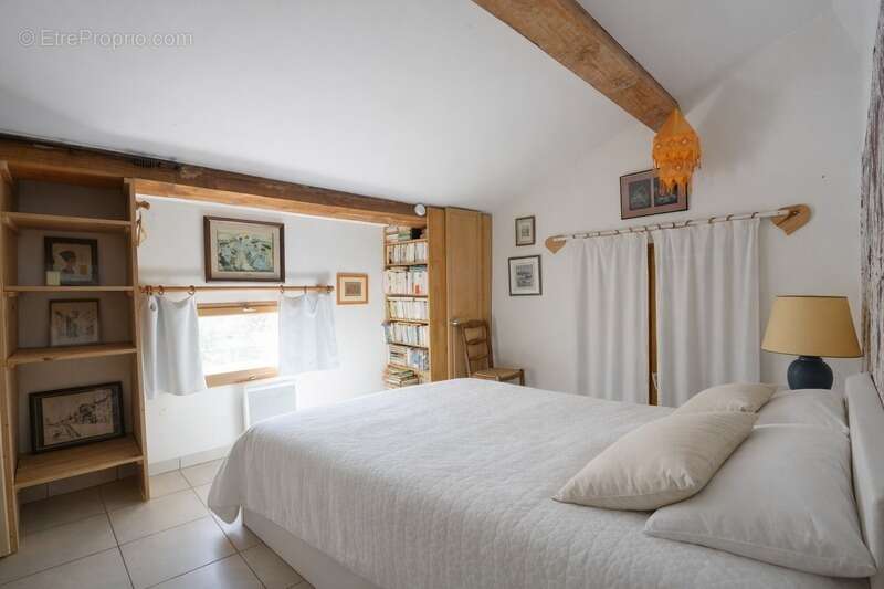 Maison à VENTABREN