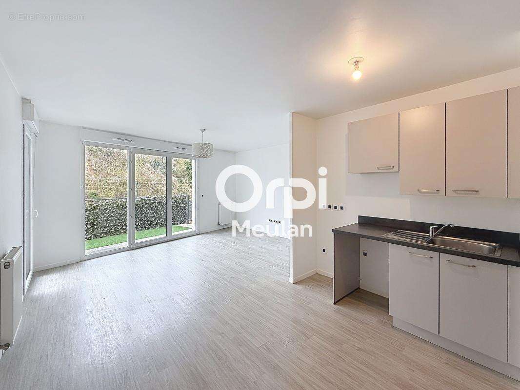 Appartement à HARDRICOURT