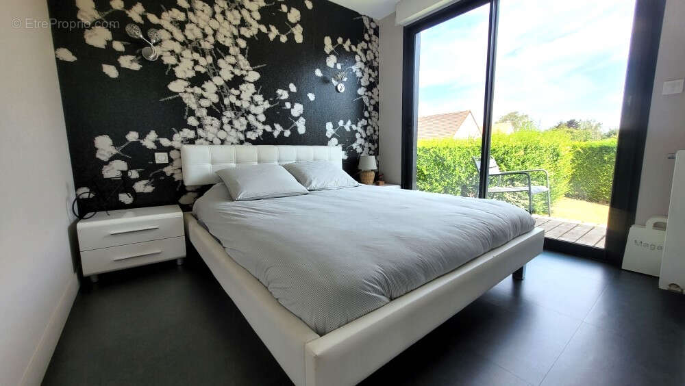 EXCLUSIVITE à CORMELLES LE ROYAL, maison de 7 pièces  165m² sur sous-sol terrain 1000m² - photo 8