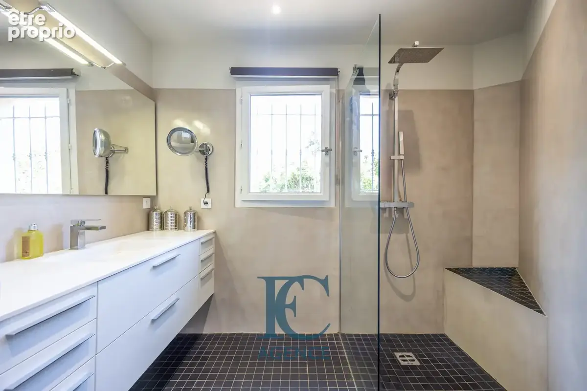 Maison de plain-pied de 135 m2 au pied du fort de Six-Fours-les-Plages - photo 6