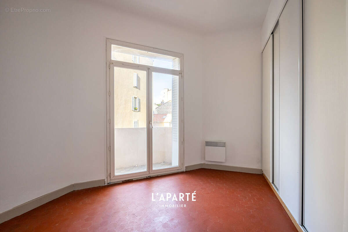 Appartement à MARSEILLE-1E