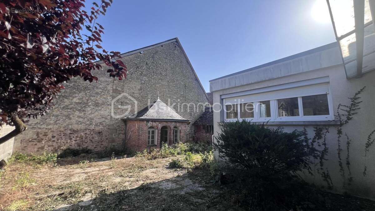 LEVROUX – Maison de plain-pied 108 m² à rénover – 3 chambres – terrain – grand hangar - photo 3