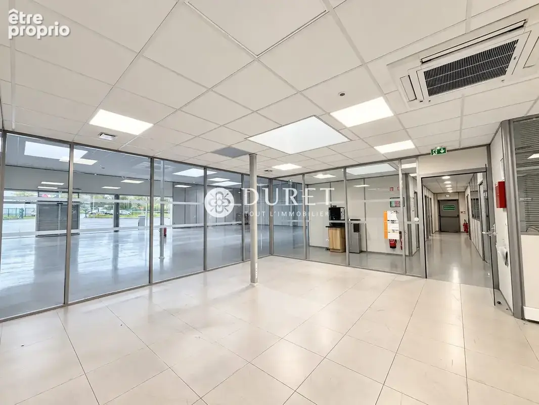 Commerce 705 m² à vendre à Les Herbiers (85500) - photo 1