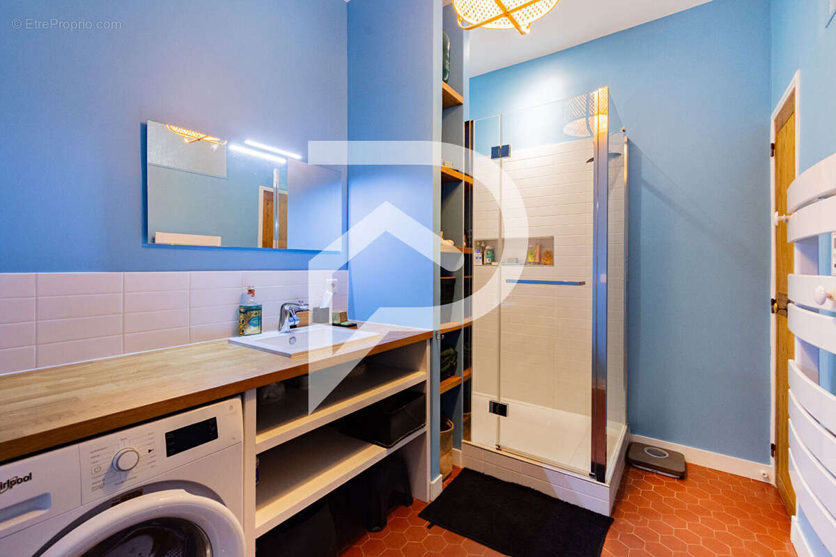 Appartement à MARSEILLE-5E