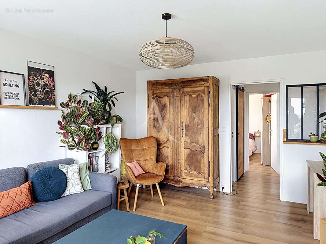 Appartement à LES PONTS-DE-CE