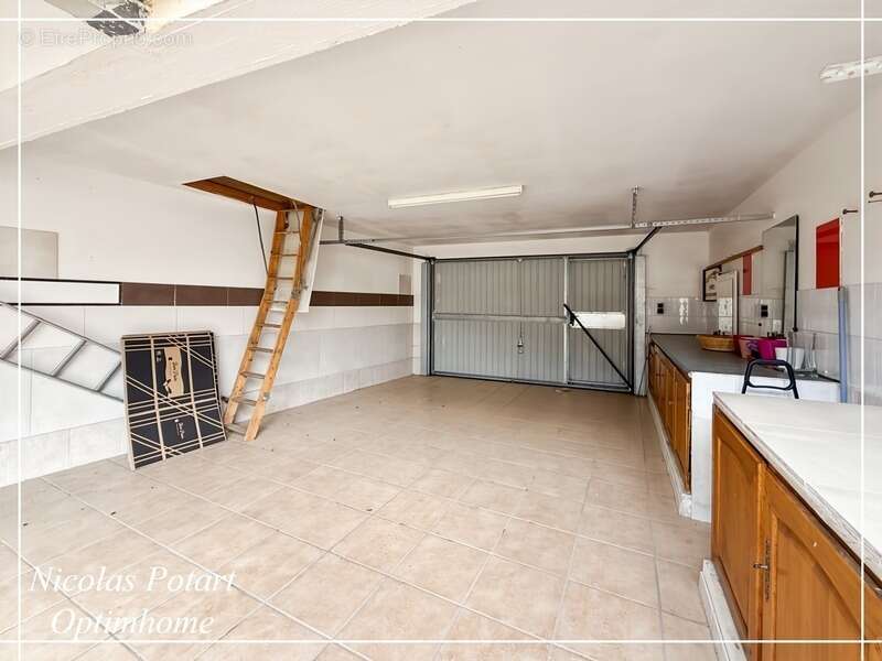 Maison de ville avec chambre au rez-de-chaussée, cour et garage - photo 12