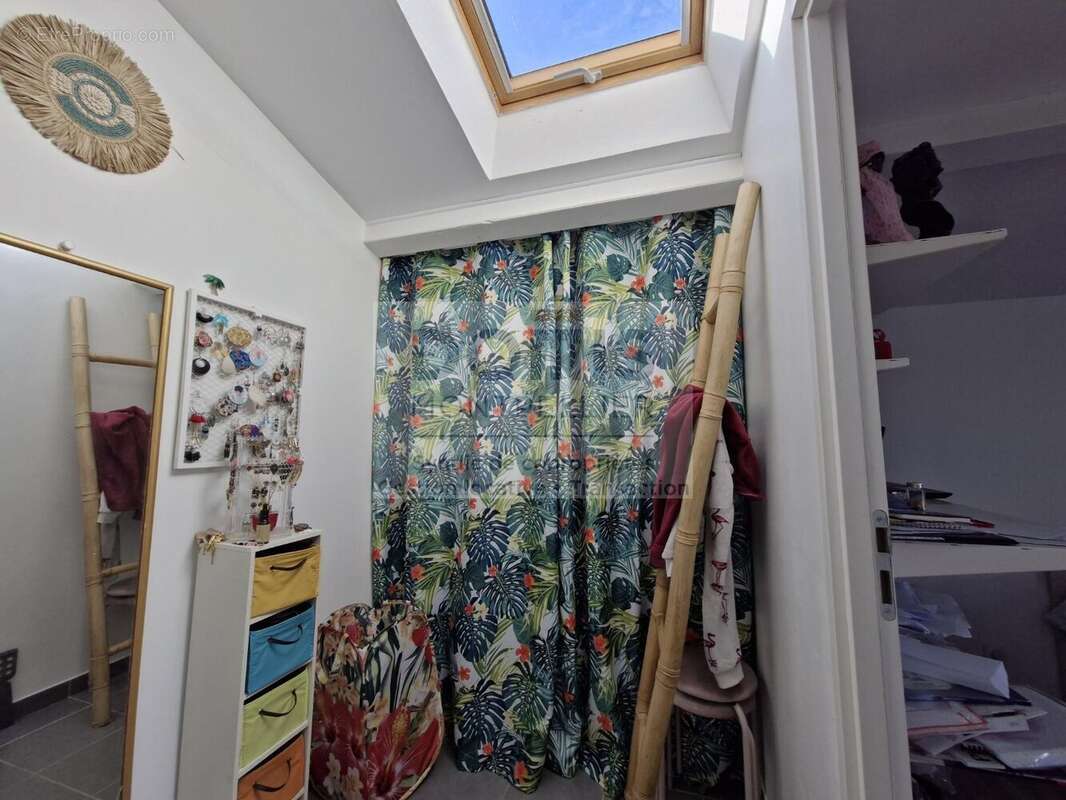 Maison à VIC-LA-GARDIOLE