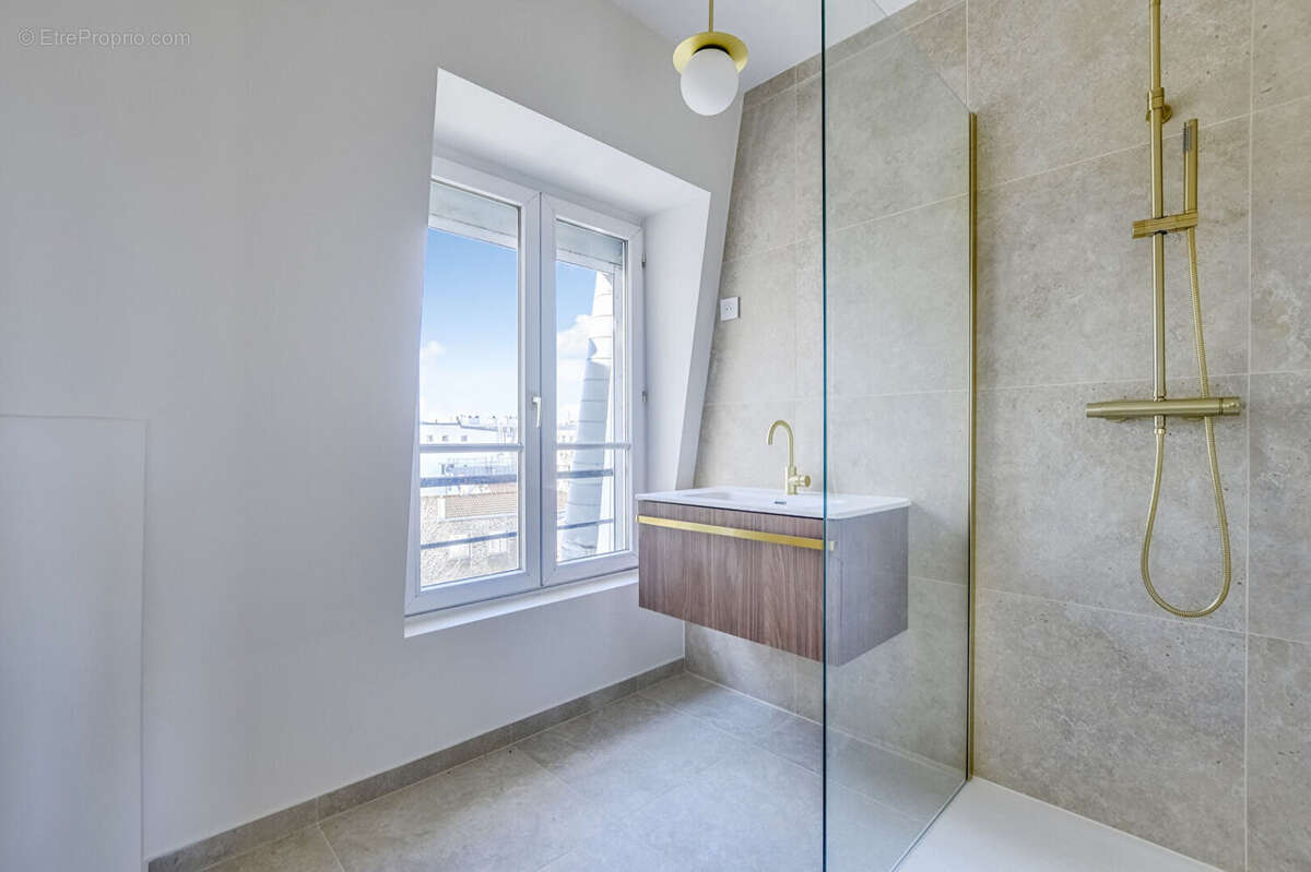 Paris 10 : Appartement 2 pièces rénové - photo 6