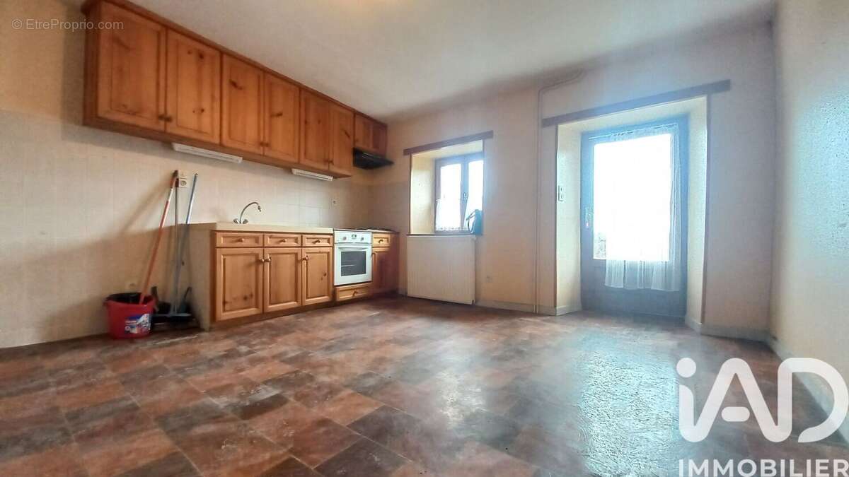 Photo 3 - Maison à SAINT-JULIEN-MOLIN-MOLETTE