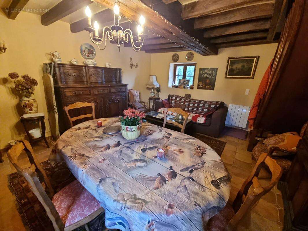 Maison à LES BORDES