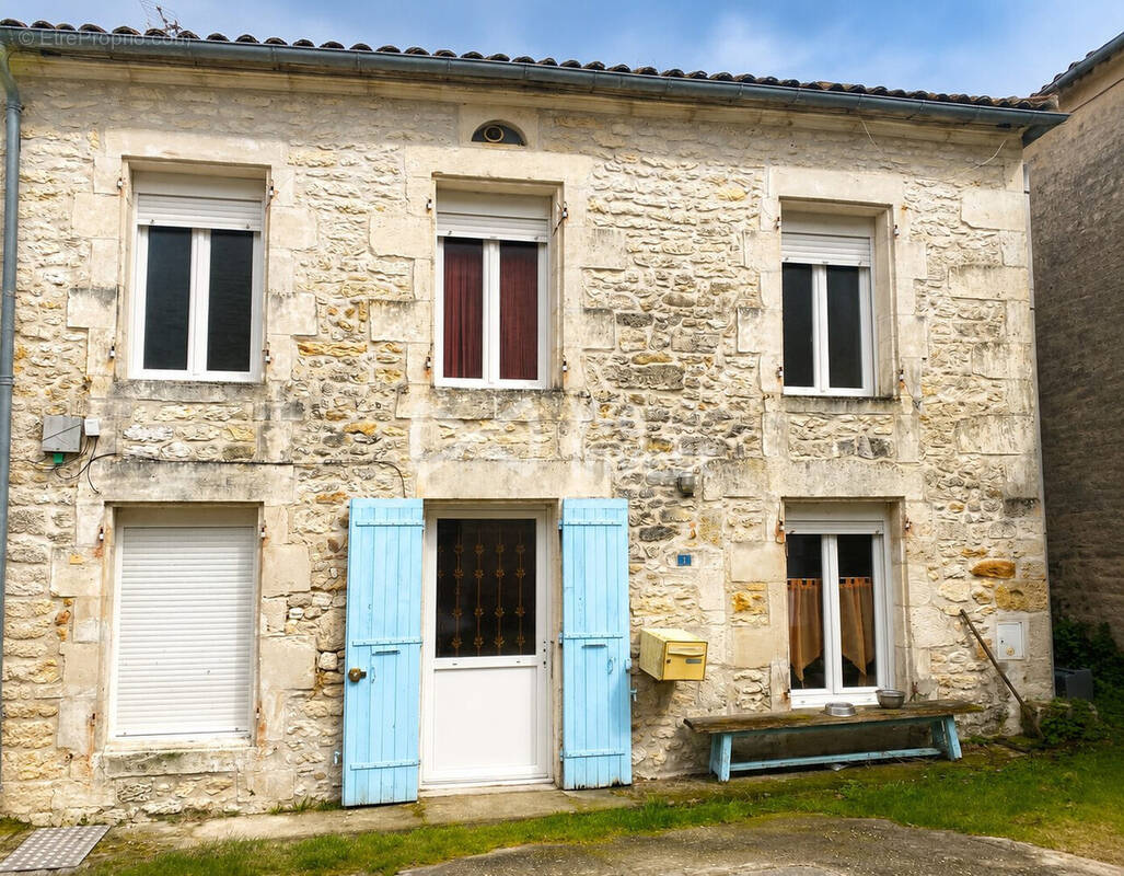Maison à SAINT-ROMAIN-DE-BENET