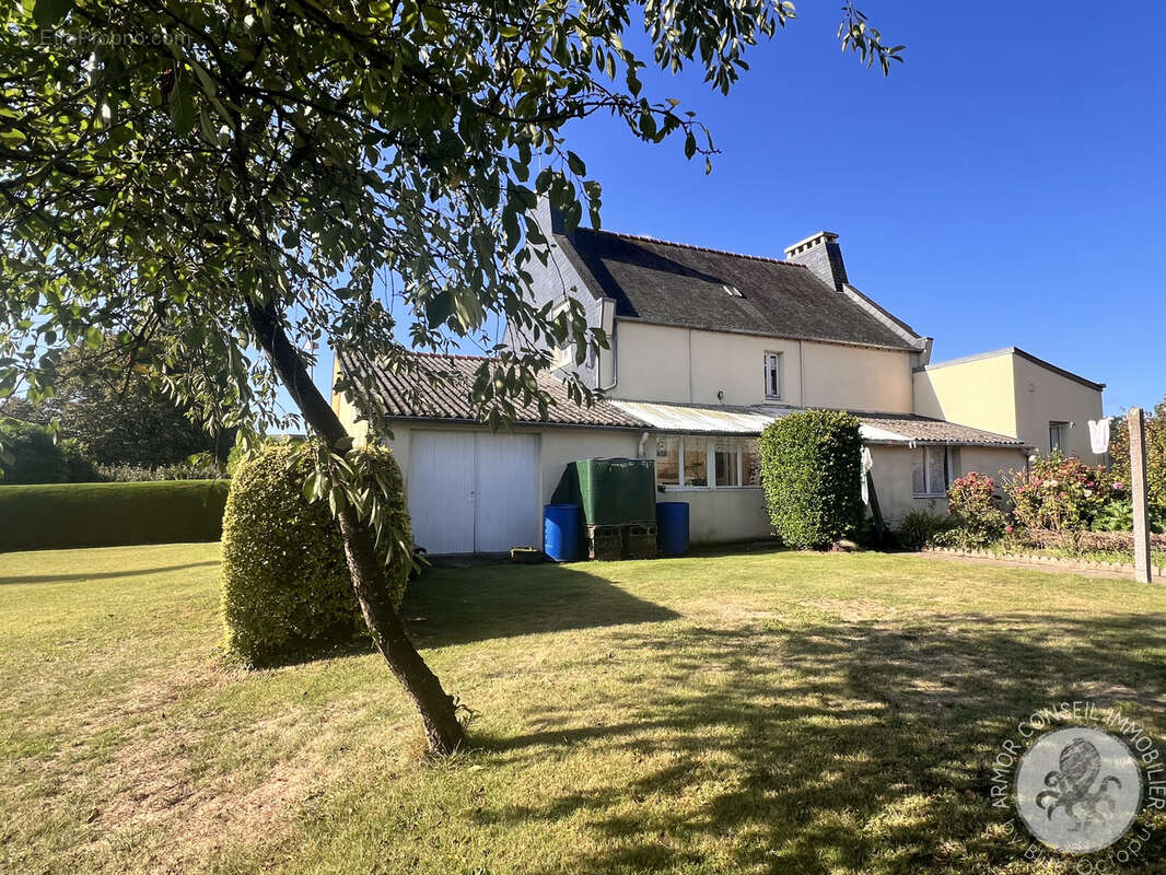 Maison à HENANBIHEN