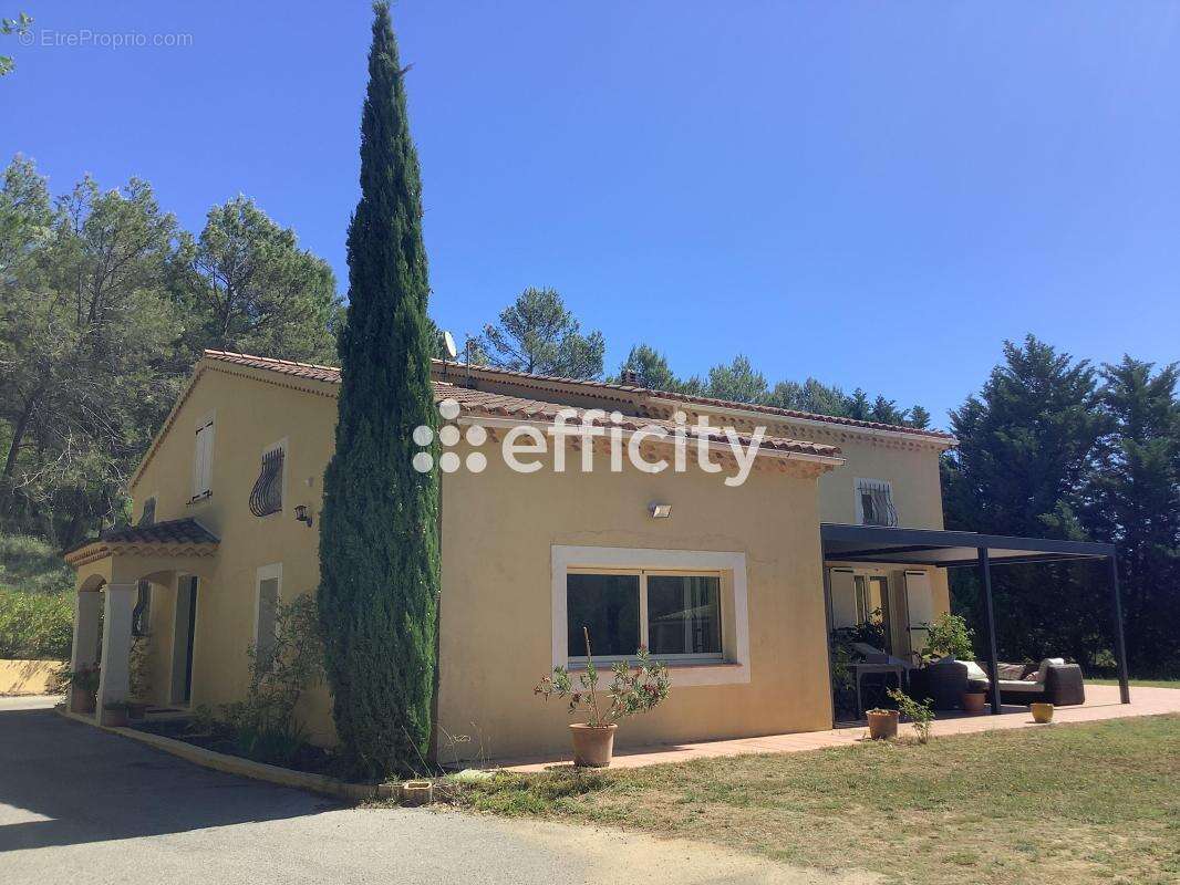 Maison 257 m² à Brignoles  - photo 2
