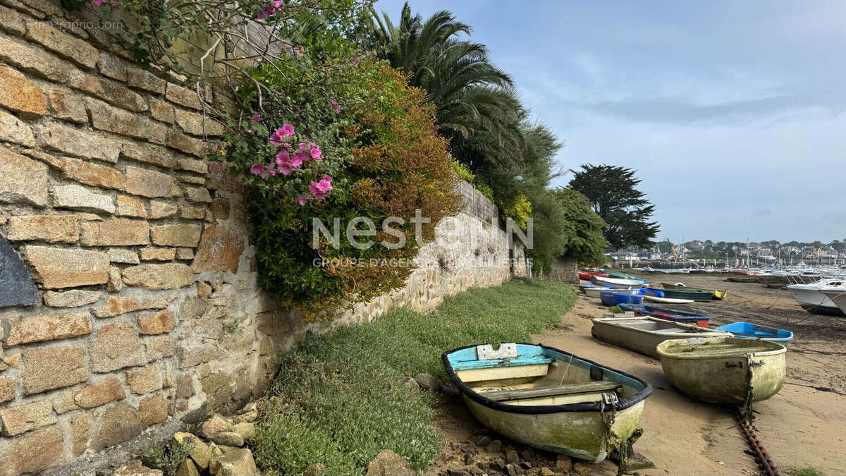 Maison à LAMPAUL-PLOUARZEL