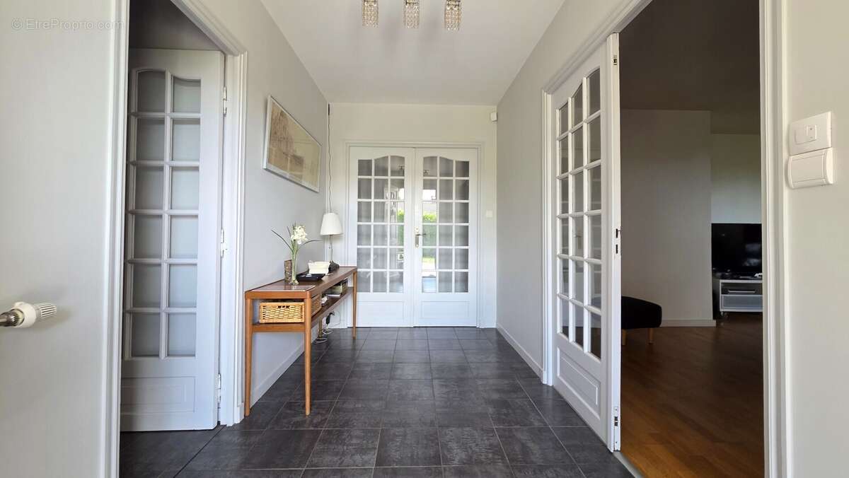 ENTREE - Maison à ROMENAY