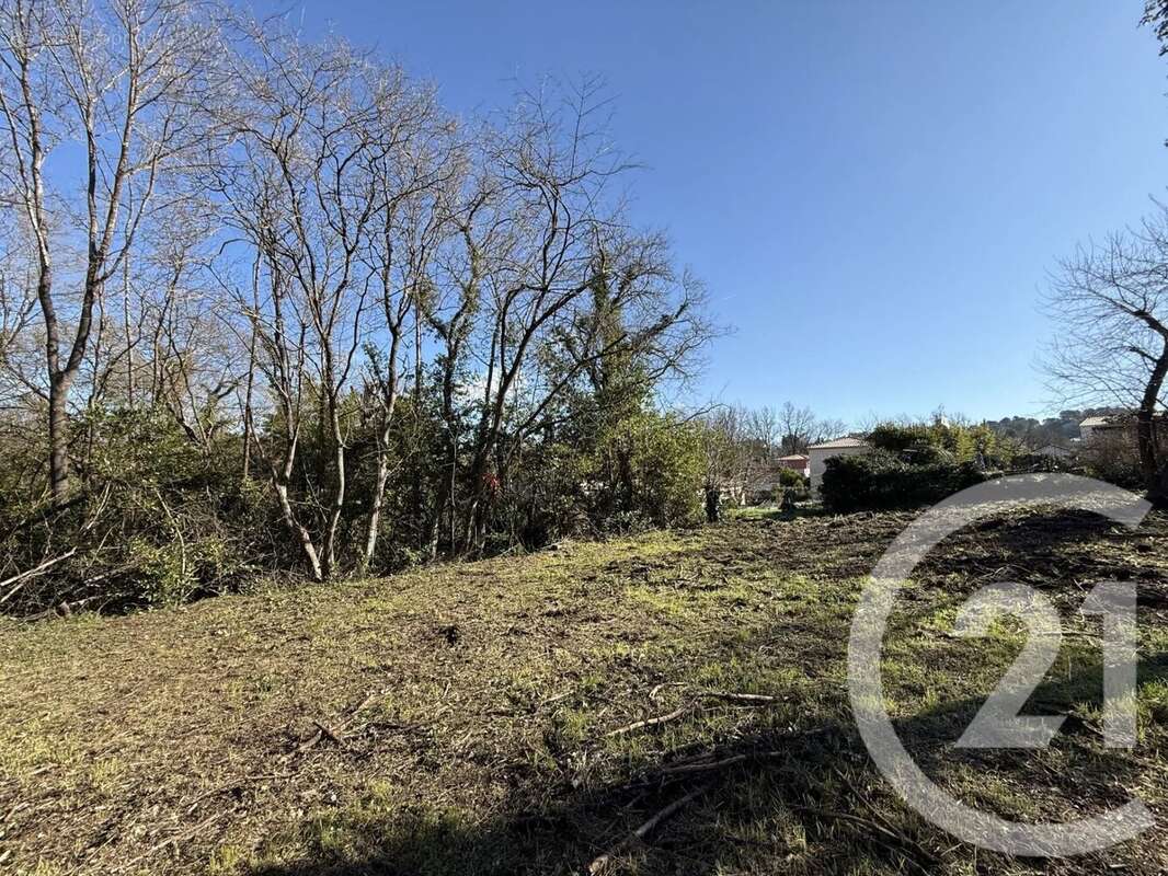 Terrain à VALBONNE