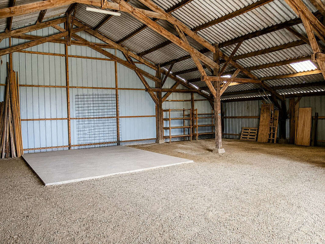 PLOZÉVET , À 400 m de la mer, maison rénovée de 130 m², dépendances en pierre à rénover, hangar de 300 m² et terrain de 3 800 m² - photo 15