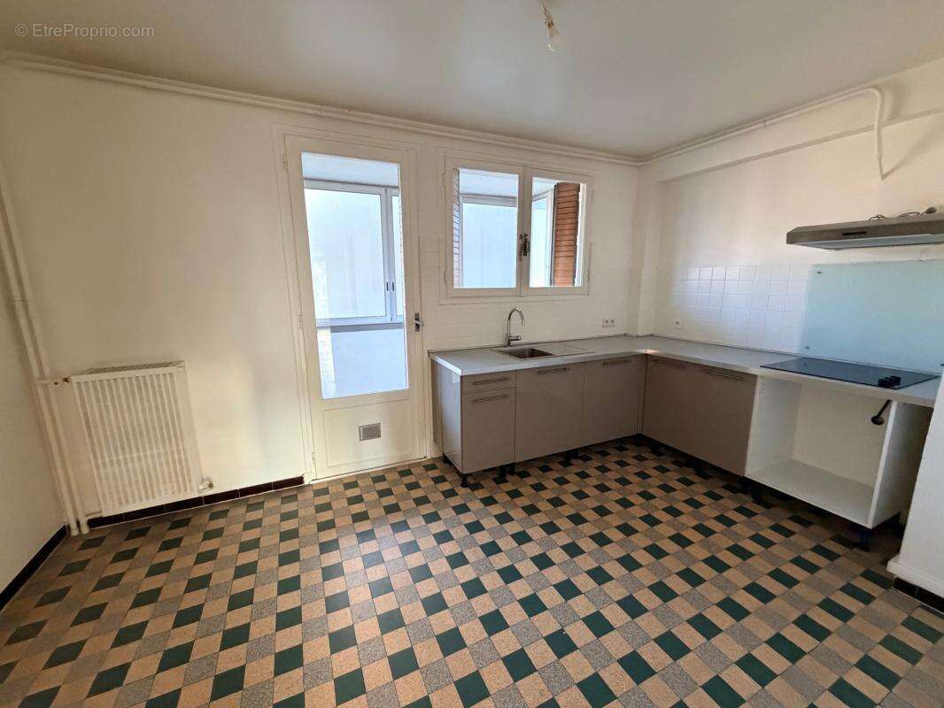 Appartement à MARSEILLE-4E