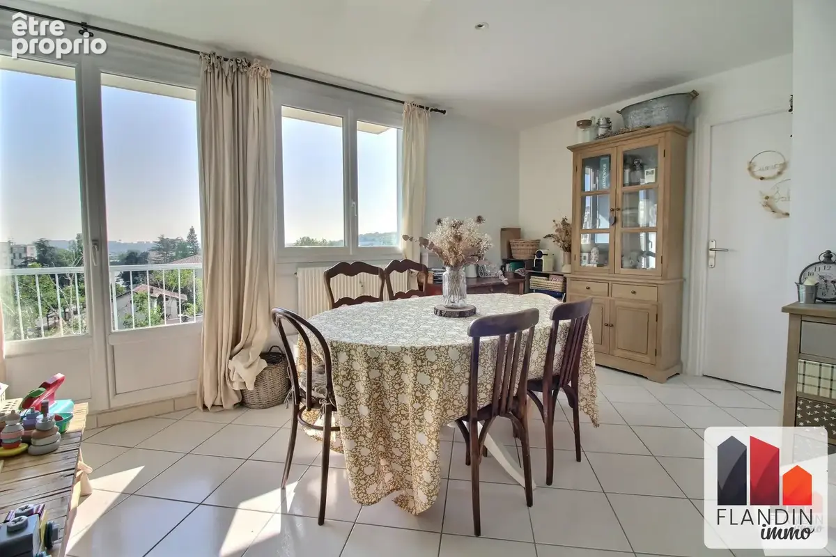 Appartement 3 pièces 71 m² à vendre à Saint-Genis-Laval (69230) - photo 3