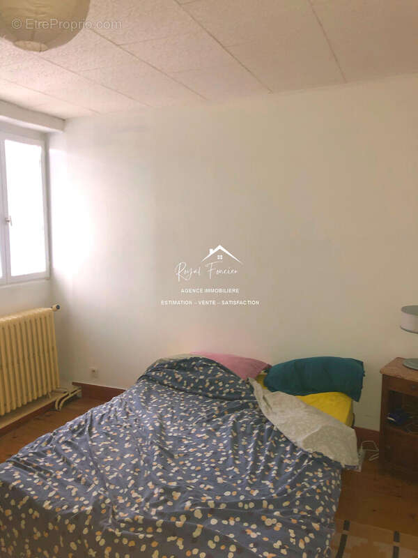 Chambre 1 - Maison à DESCARTES