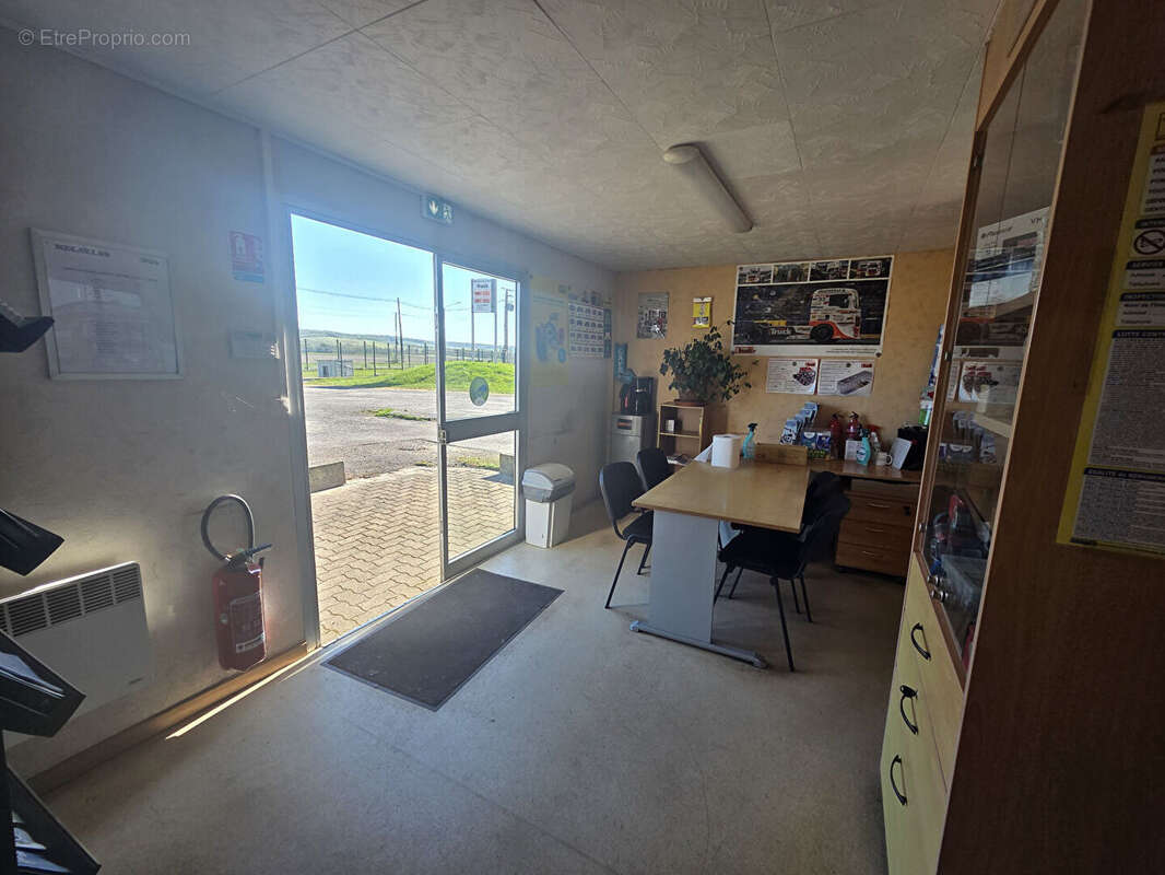 Commerce à MALAY-LE-GRAND