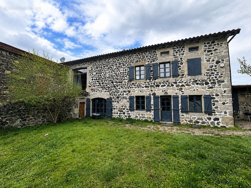 Maison 221 m² à Saint-Germain-Laprade  - photo 4