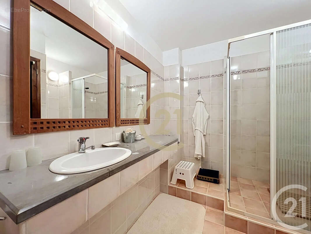 Maison 146 m² à Montaren-Et-Saint-Mediers  - photo 5