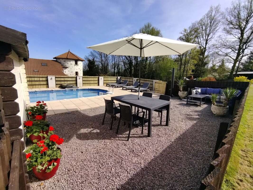 Maison à MONTROLLET