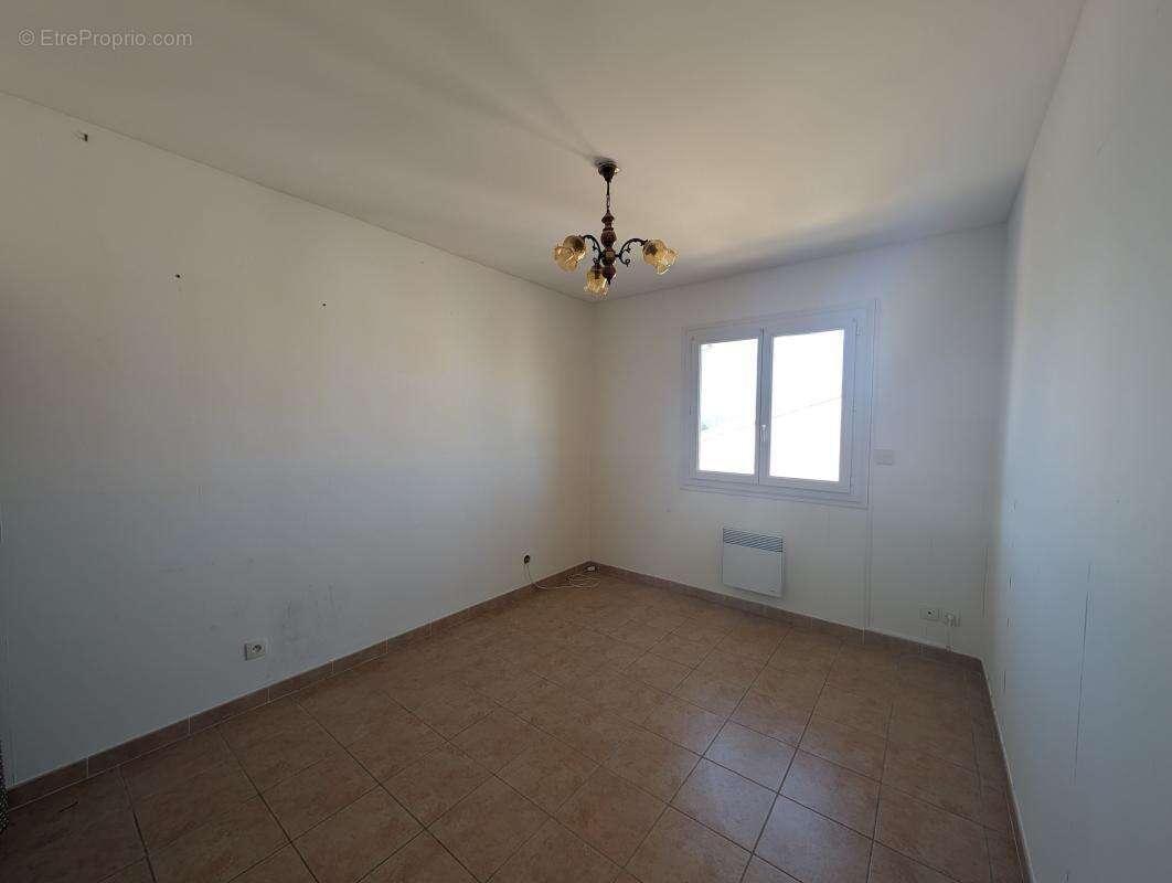 ROUJAN – Villa 4 chambres en parfait état - photo 8