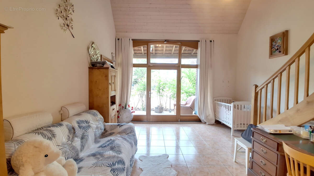 Authentique ferme bressane à colombages rénovée avec 2 logements et 1 hectare de terrain - photo 12