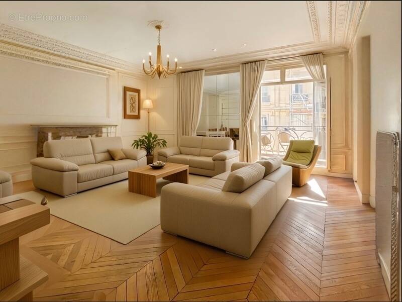 Appartement à PARIS-17E