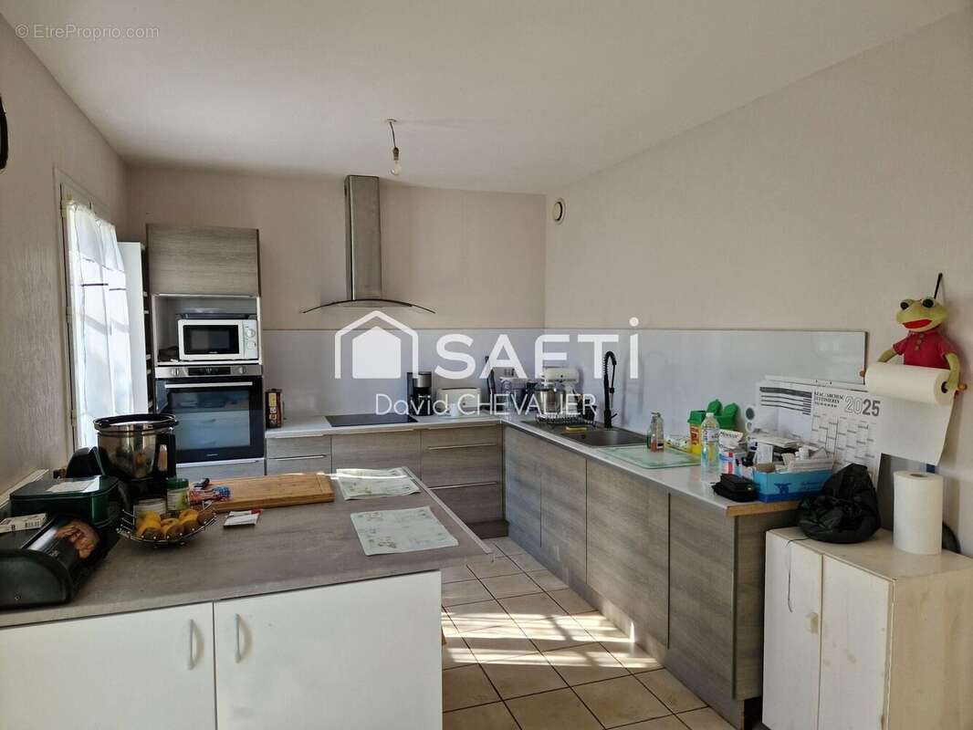 Maison 135 m² à Saint-Genis-De-Saintonge  - photo 4