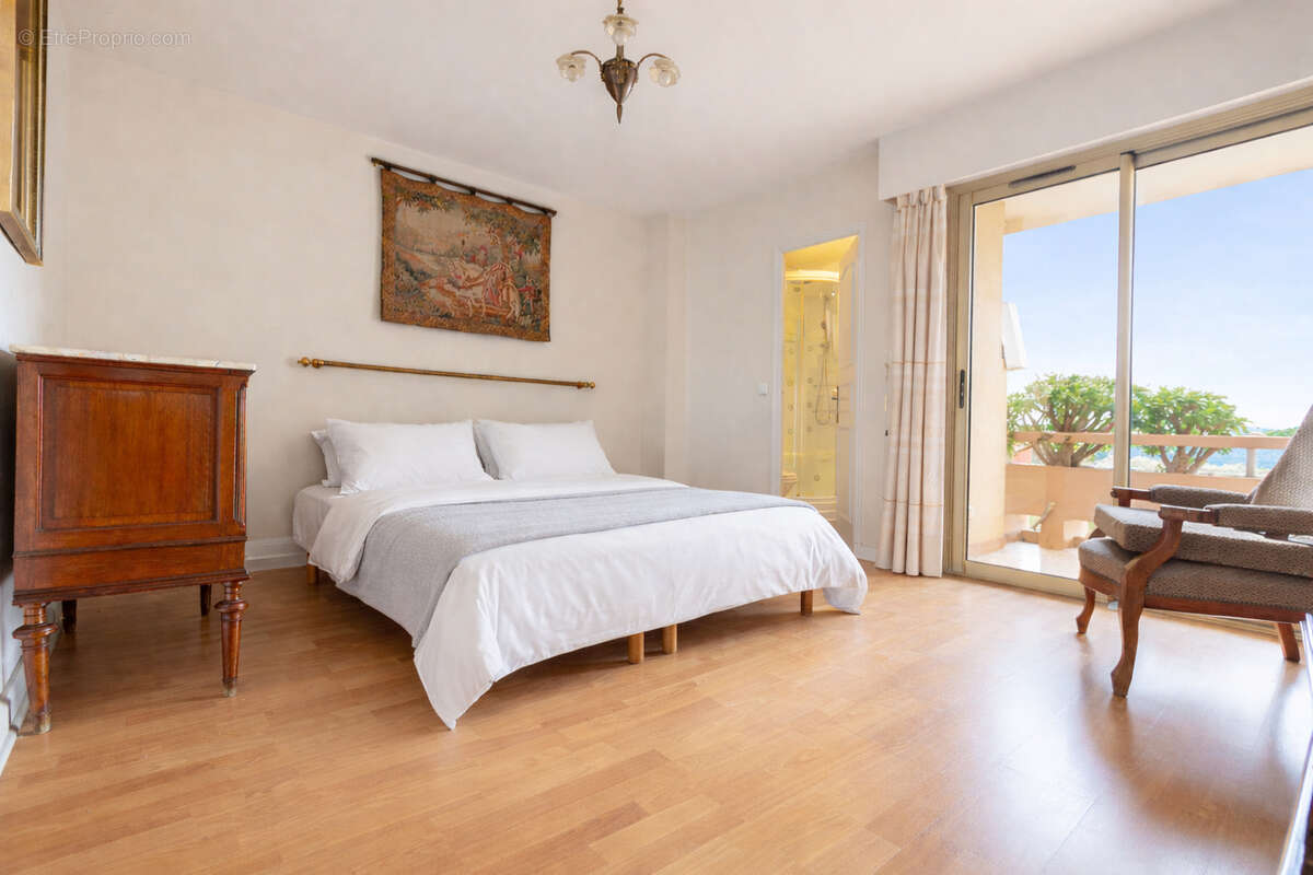 Appartement à MANDELIEU-LA-NAPOULE