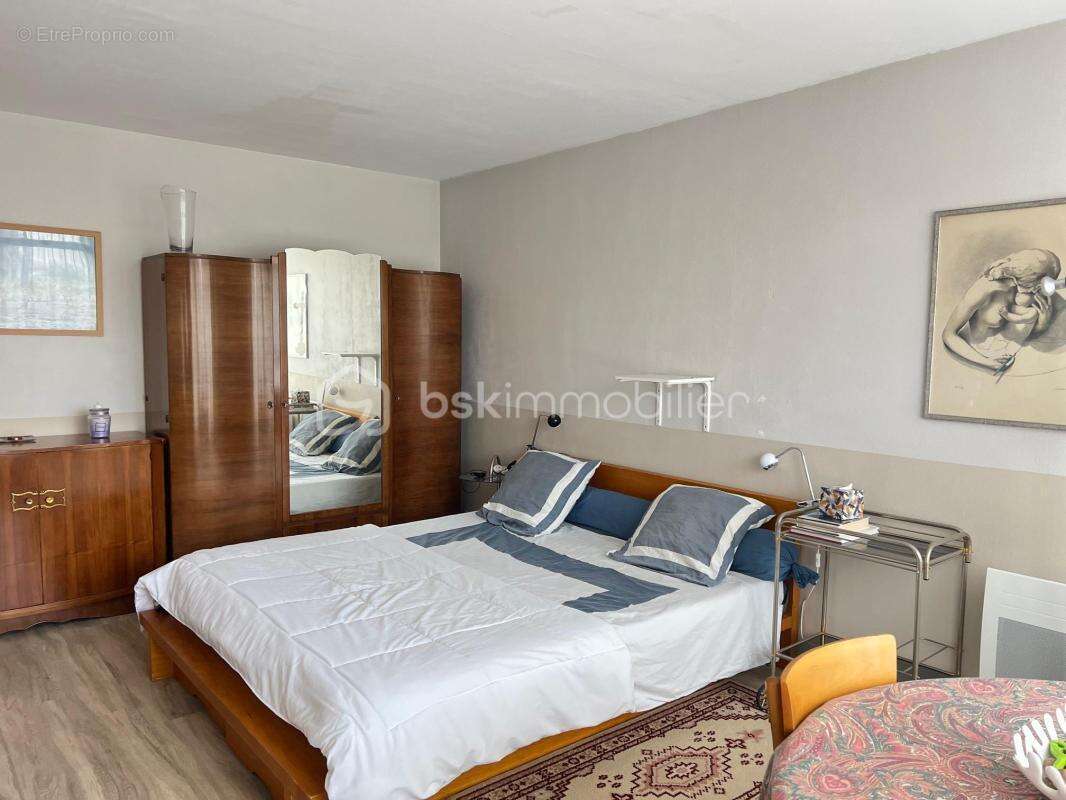Studio meublé entièrement rénové en rez-de-chaussée dans une résidence calme - photo 3