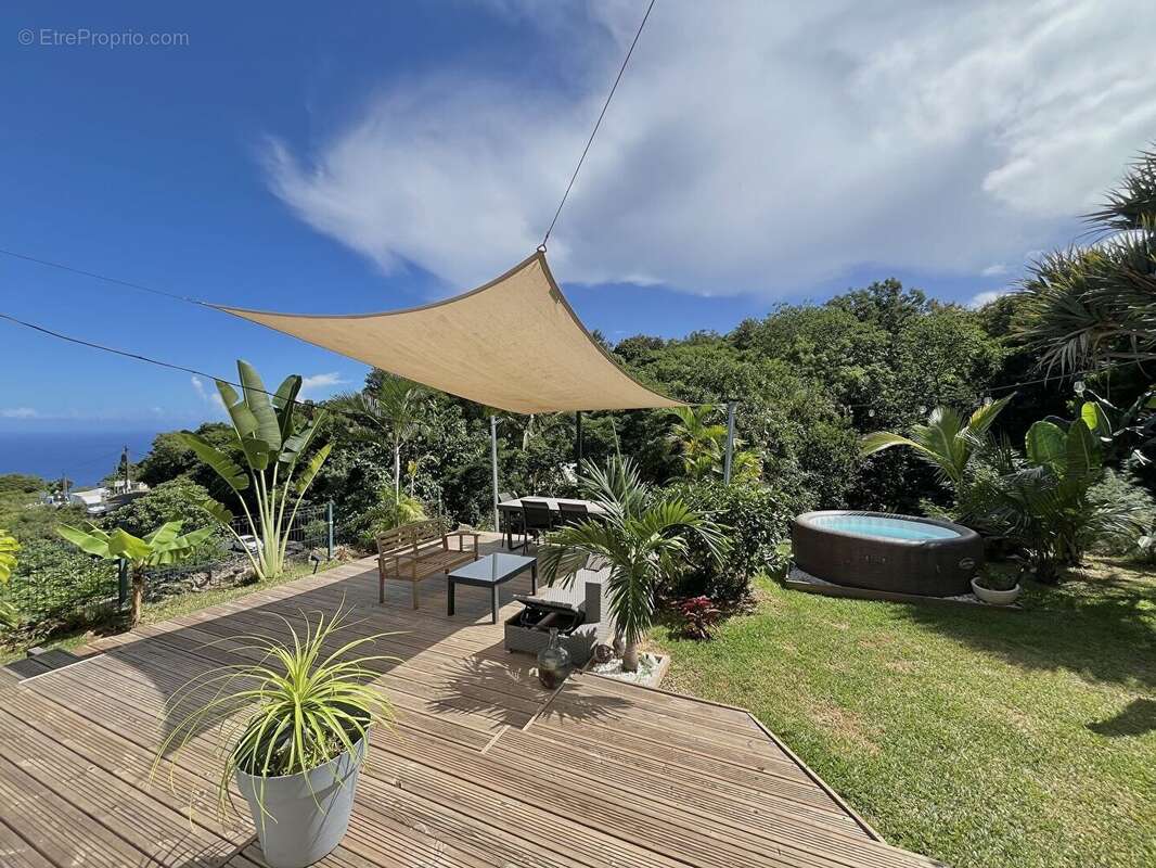 Magnifique case créole avec vue mer - Terrain 2 400 m² - Piton Saint-Leu - photo 10
