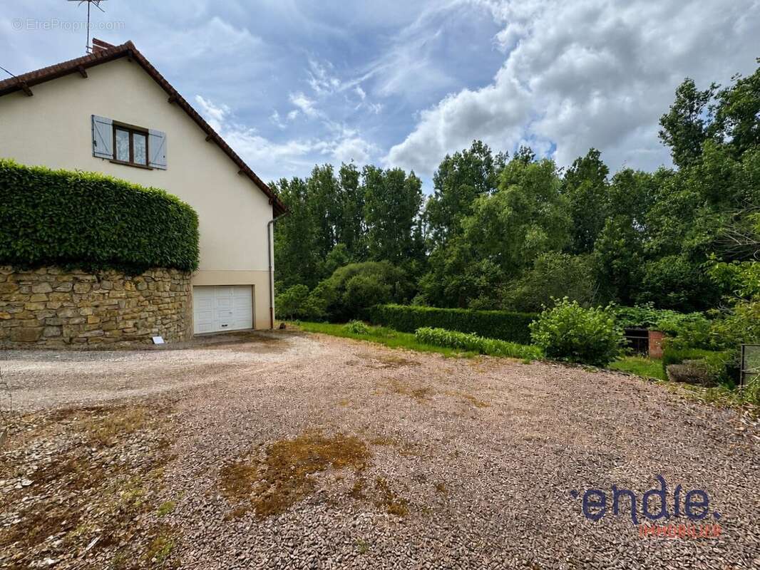Maison à LURCY-LEVIS