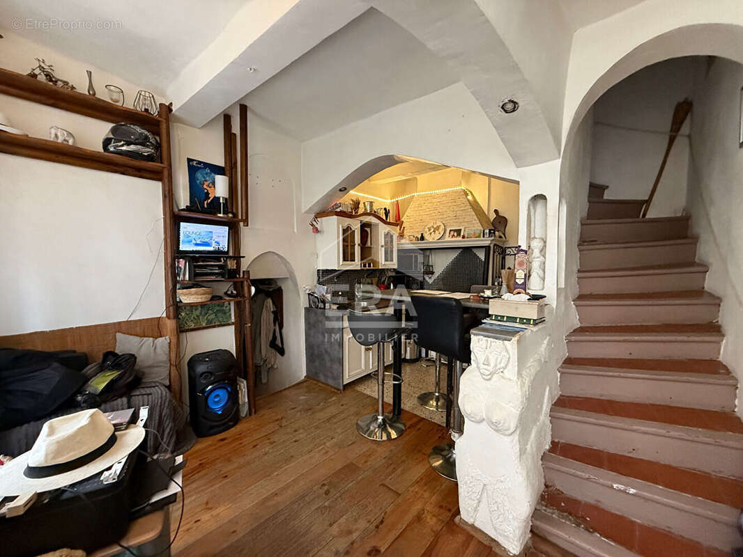 Autre à NANS-LES-PINS