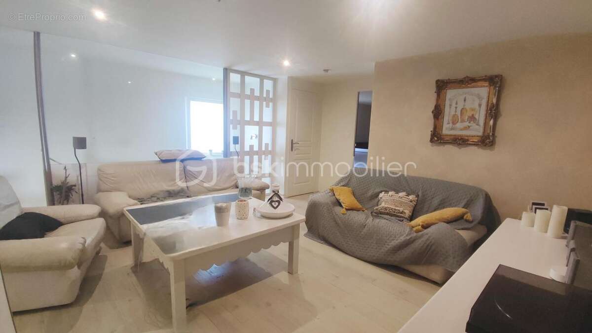 Maison à MORNAS