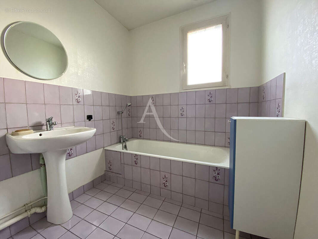 Maison à MONTREUIL-JUIGNE