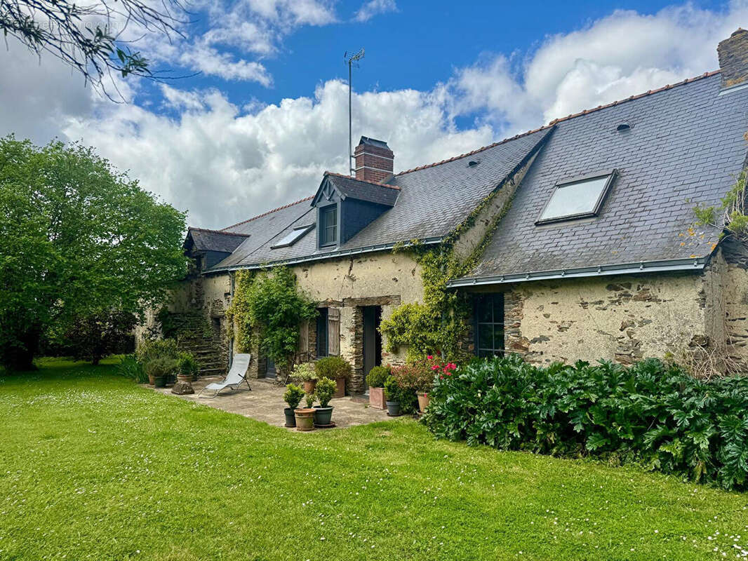 Maison à LE LOUROUX-BECONNAIS