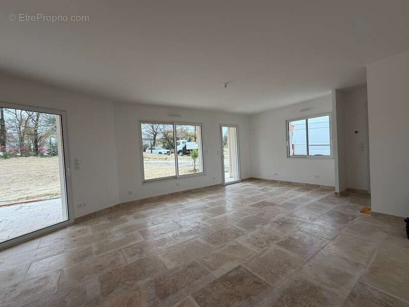 Maison neuve très haut de gamme (RE 2020- DPE A/A) de 5 pièces avec garage à 5 KMS de NOGARO (32) à Sainte Christie d'Armagnac - photo 5
