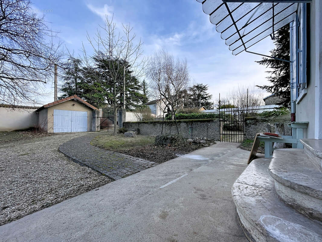 Maison à SAINT-GENIS-LAVAL