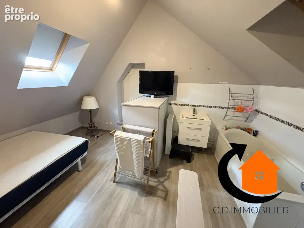 FRUNCÉ -  Magnifique longère au calme absolu, 4 chambres, dépendances sur 3 200 m2   Proche Gare - photo 13