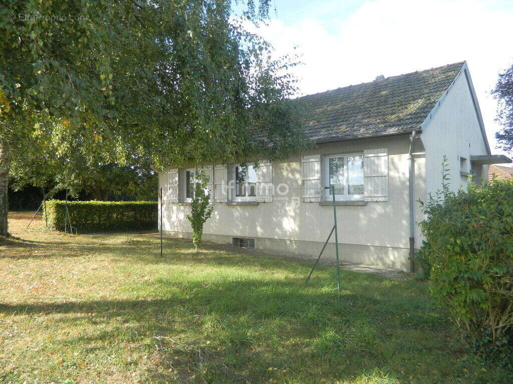 Maison à SAINT-GENGOULPH