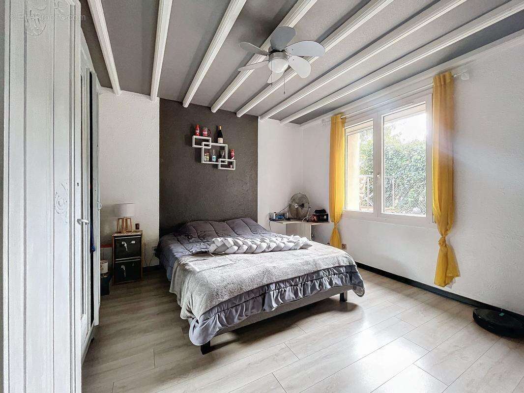 Maison à SAINT-JEAN-DE-MUZOLS